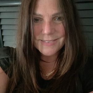 Meet your Posher, Leona